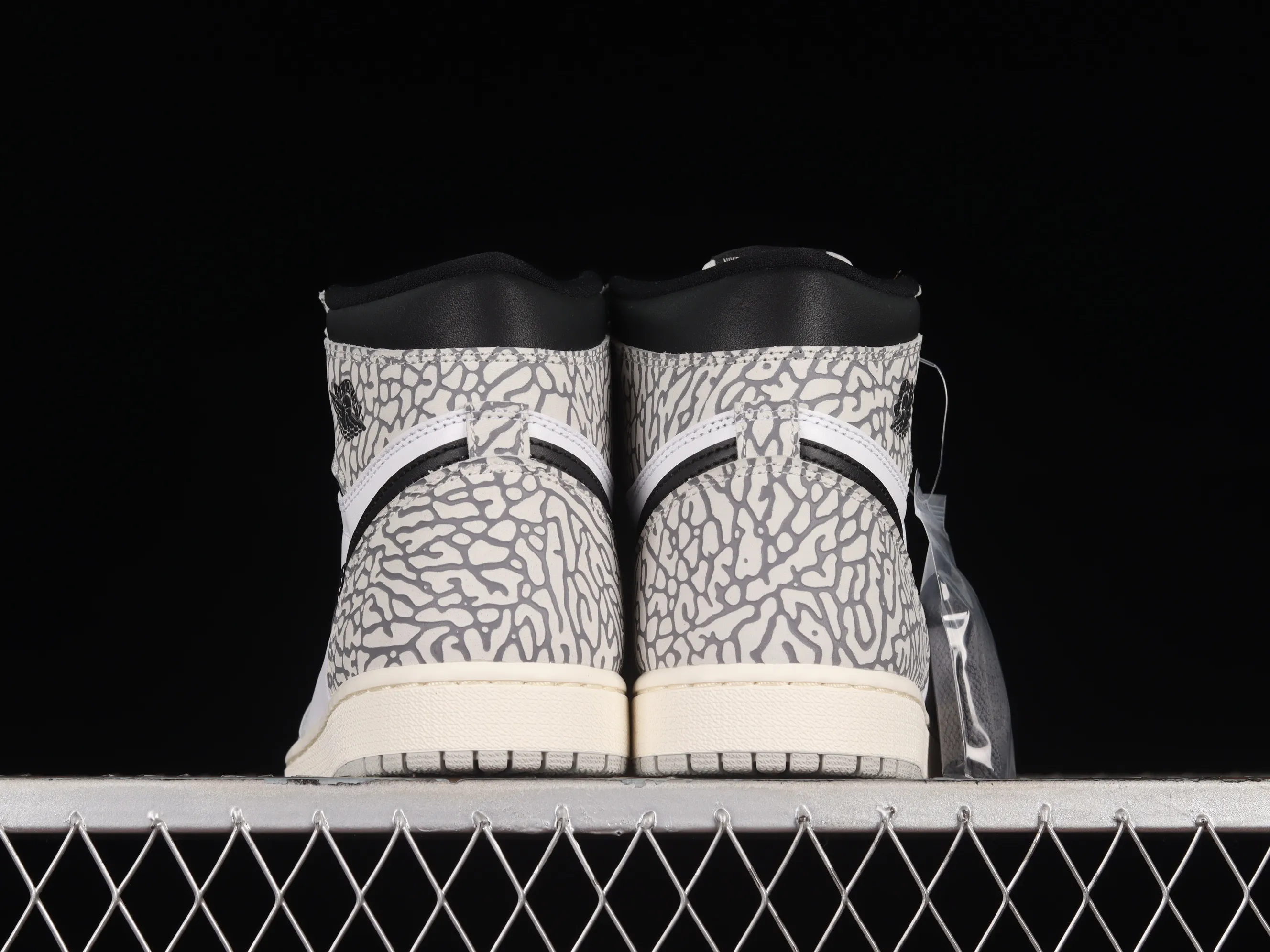 All categories Air Jordan Jordan series basketball shoes Air Jordan 1 High Air Jordan 1 High OG "White Cement" AJ1 Joe 1 elephant pattern high-top basketball shoes DZ5485-052